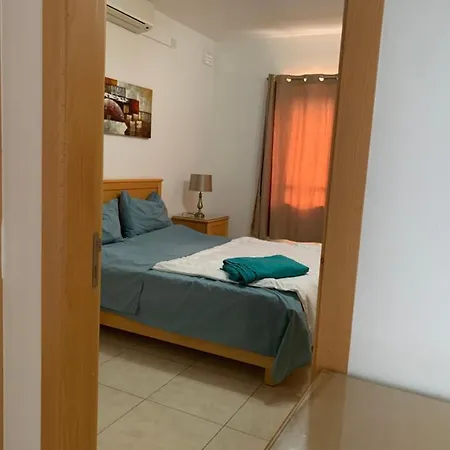 Paola Court Homestay szállás *